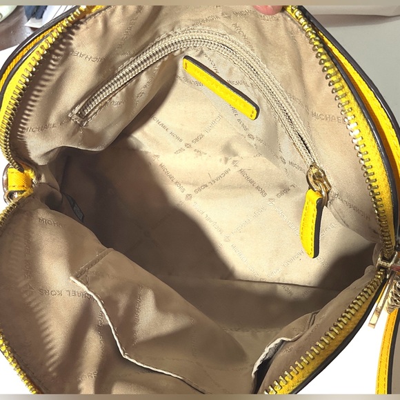 Michael Kors-MK-jet set- jasmine yellow gold,saffiano leather Crossbody bag - Picture 6 of 8